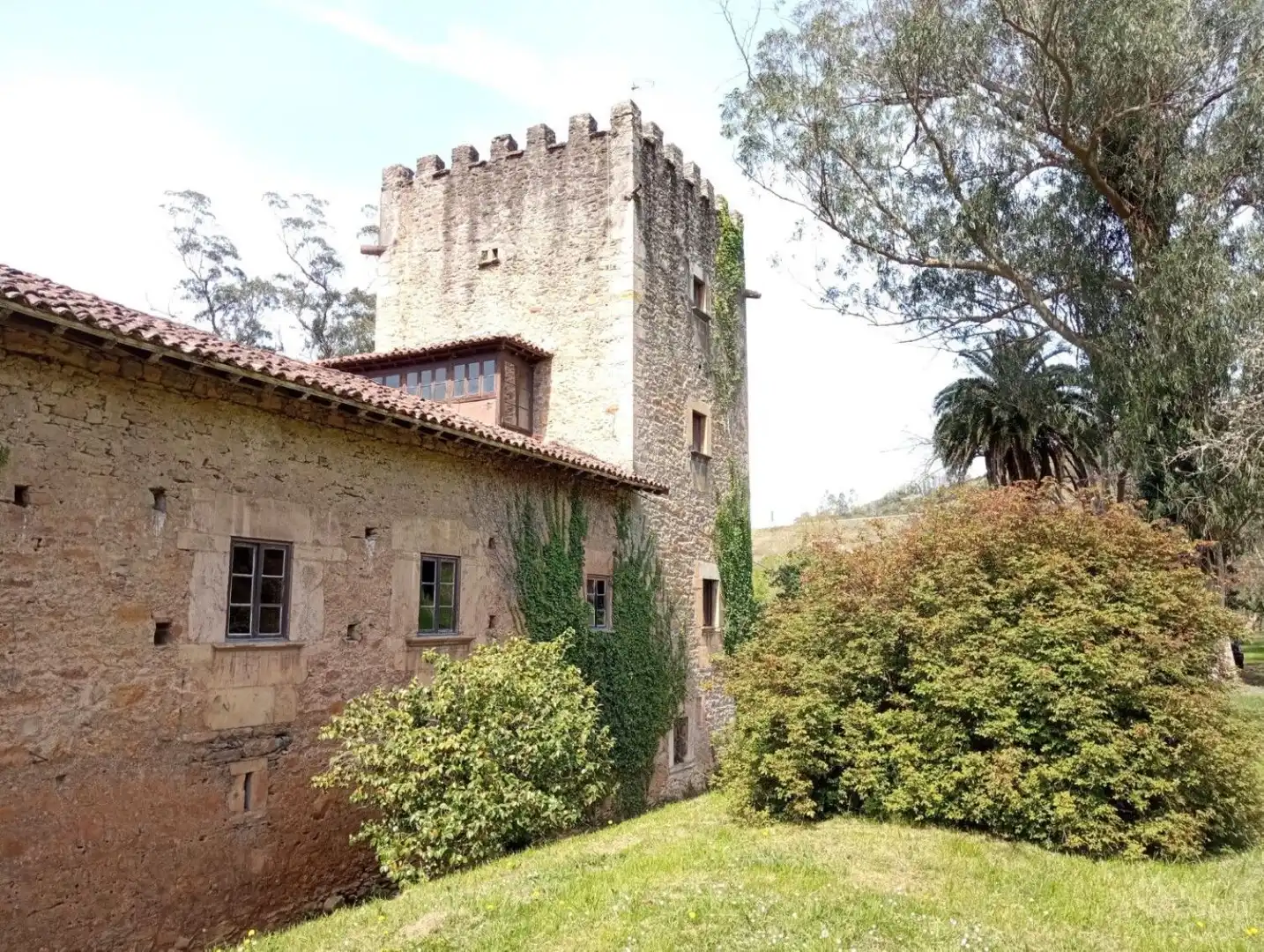 Vista exterior de Casa o xalet en venda en Salas amb Calefacció, Jardí privat i Parquet