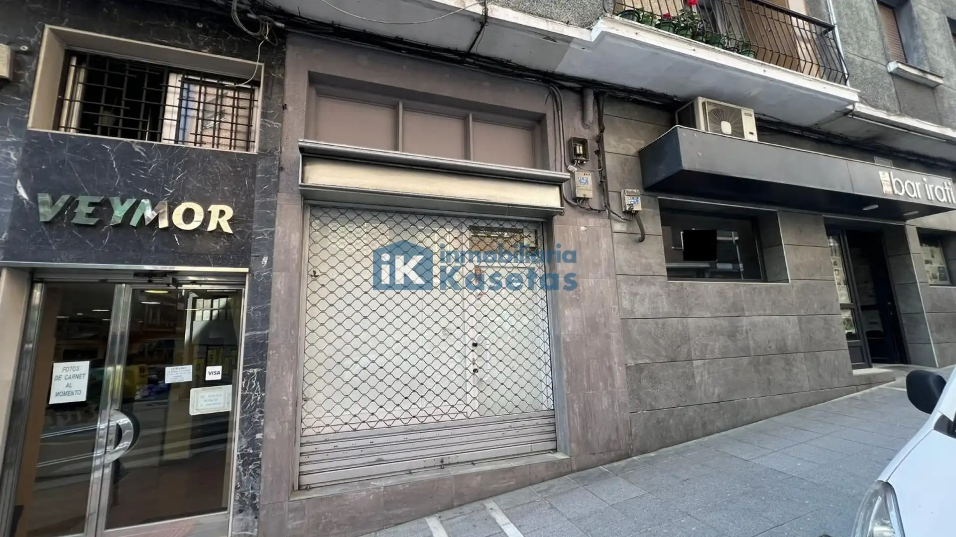 Vista exterior de Local en venta en Basauri 