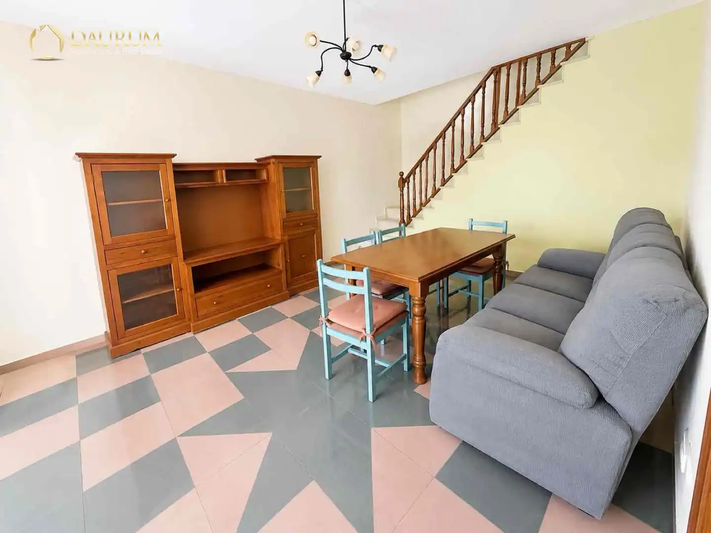 Sala d'estar de Casa o xalet en venda en Dos Hermanas amb Aire condicionat, Traster i Moblat