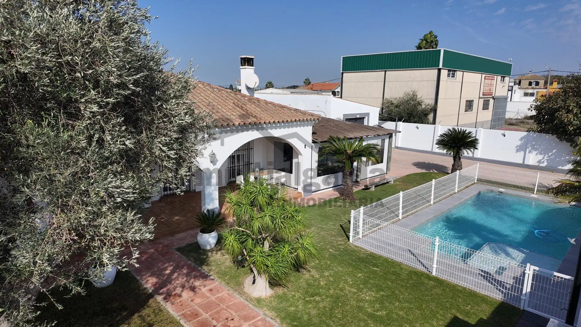 Vista exterior de Casa o xalet en venda en Sanlúcar de Barrameda amb Jardí privat, Terrassa i Traster