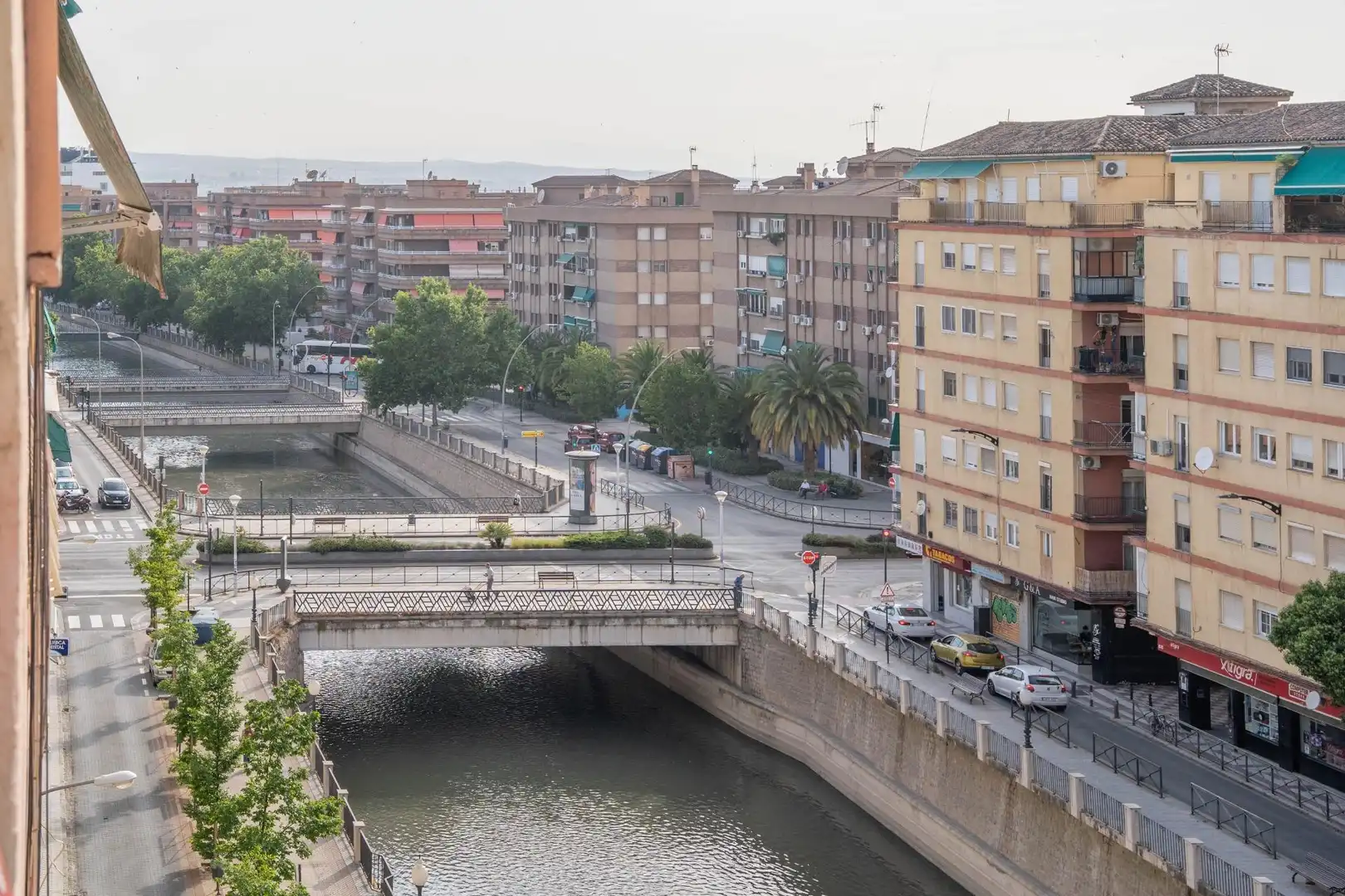 Außenansicht von Dachboden zum Verkauf in Granada mit Klimaanlage