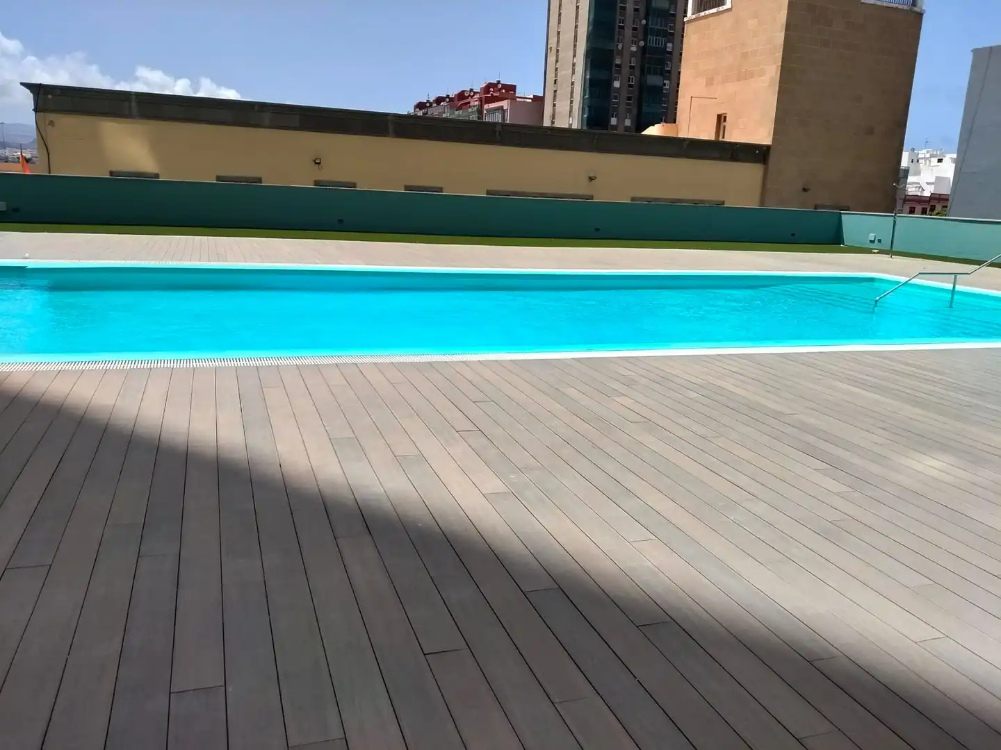 Piscina de Pis de lloguer en Las Palmas de Gran Canaria amb Aire condicionat, Traster i Piscina