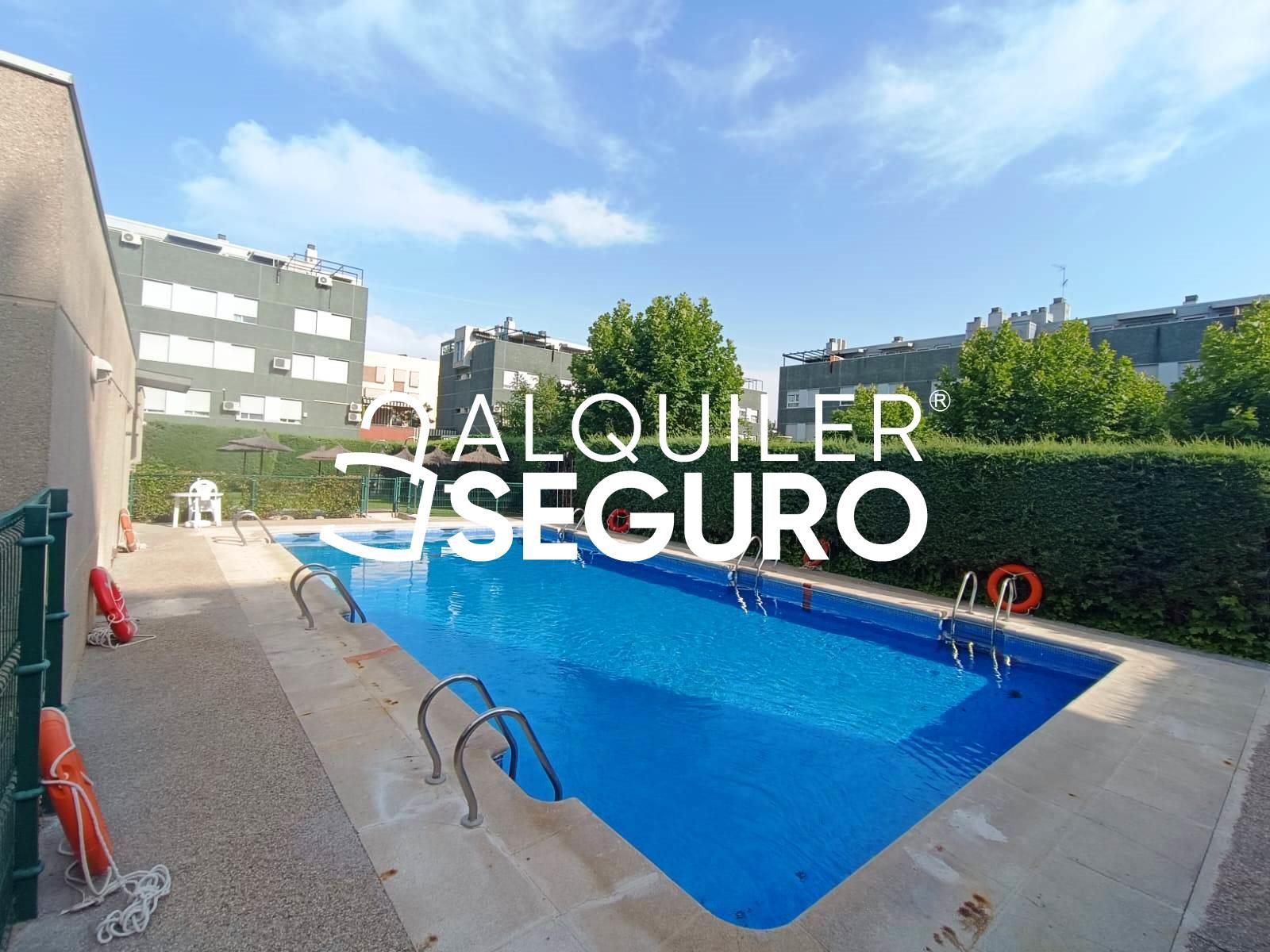 Swimming pool of Flat to rent in Leganés  with Air Conditioner, Heating and Storage room