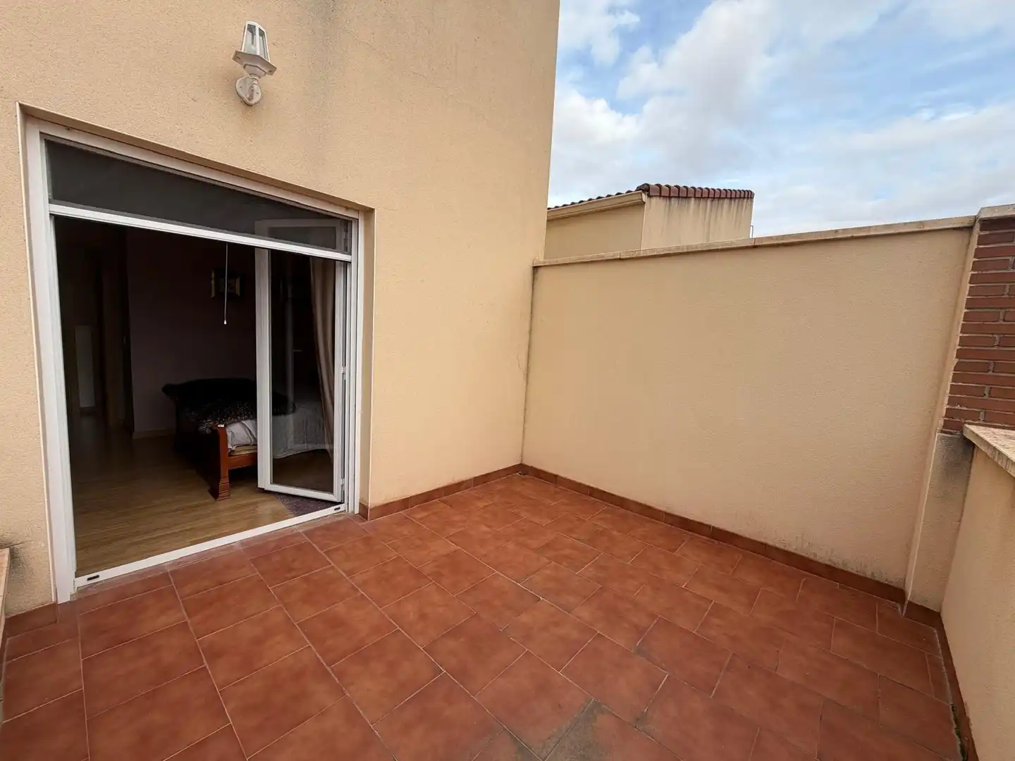 Terraza de Casa adosada en venta en Quintanar de la Orden con Aire acondicionado, Calefacción y Jardín privado