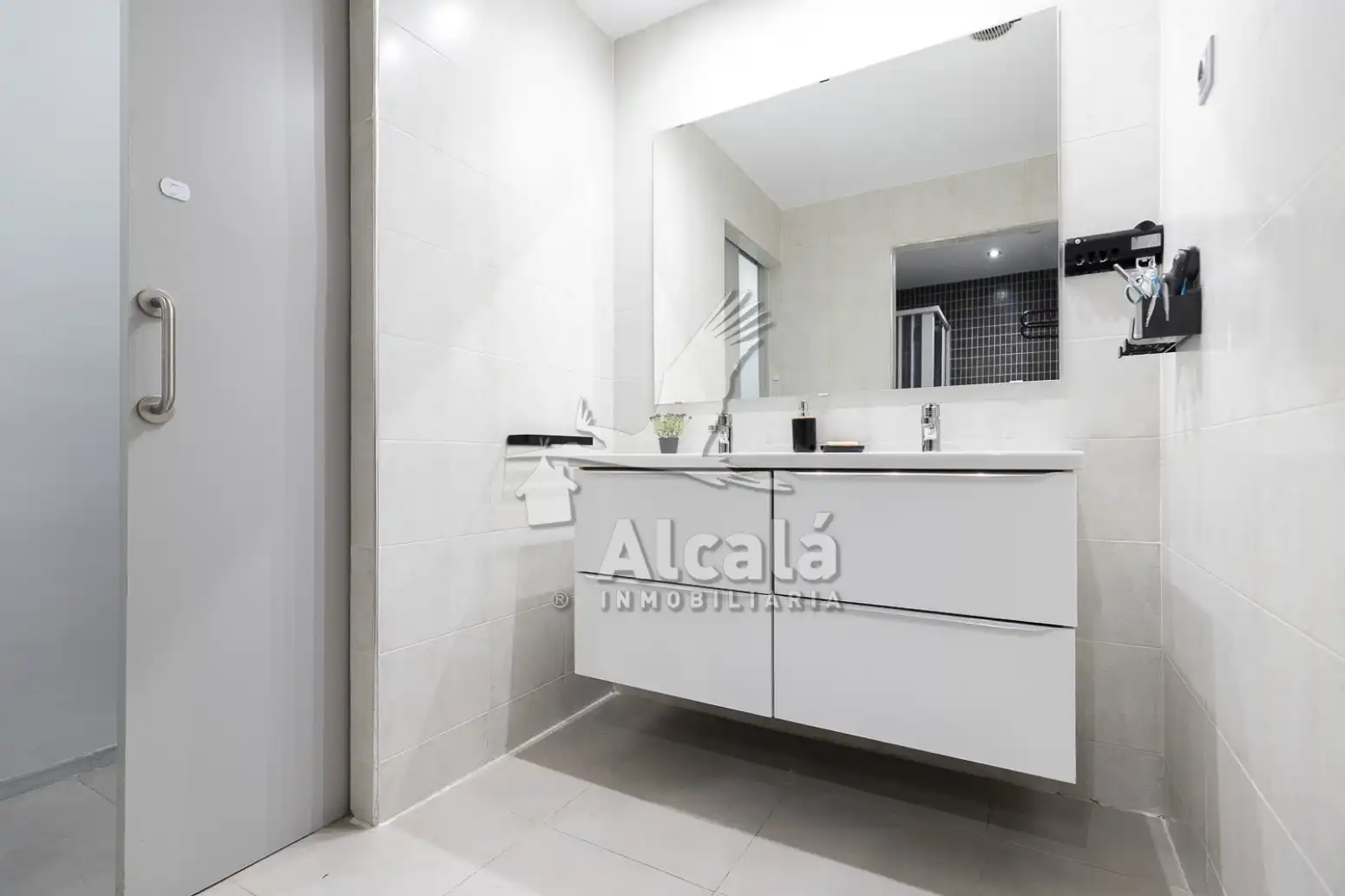 Bathroom of Flat for sale in Loeches  with Air Conditioner, Heating and Private garden