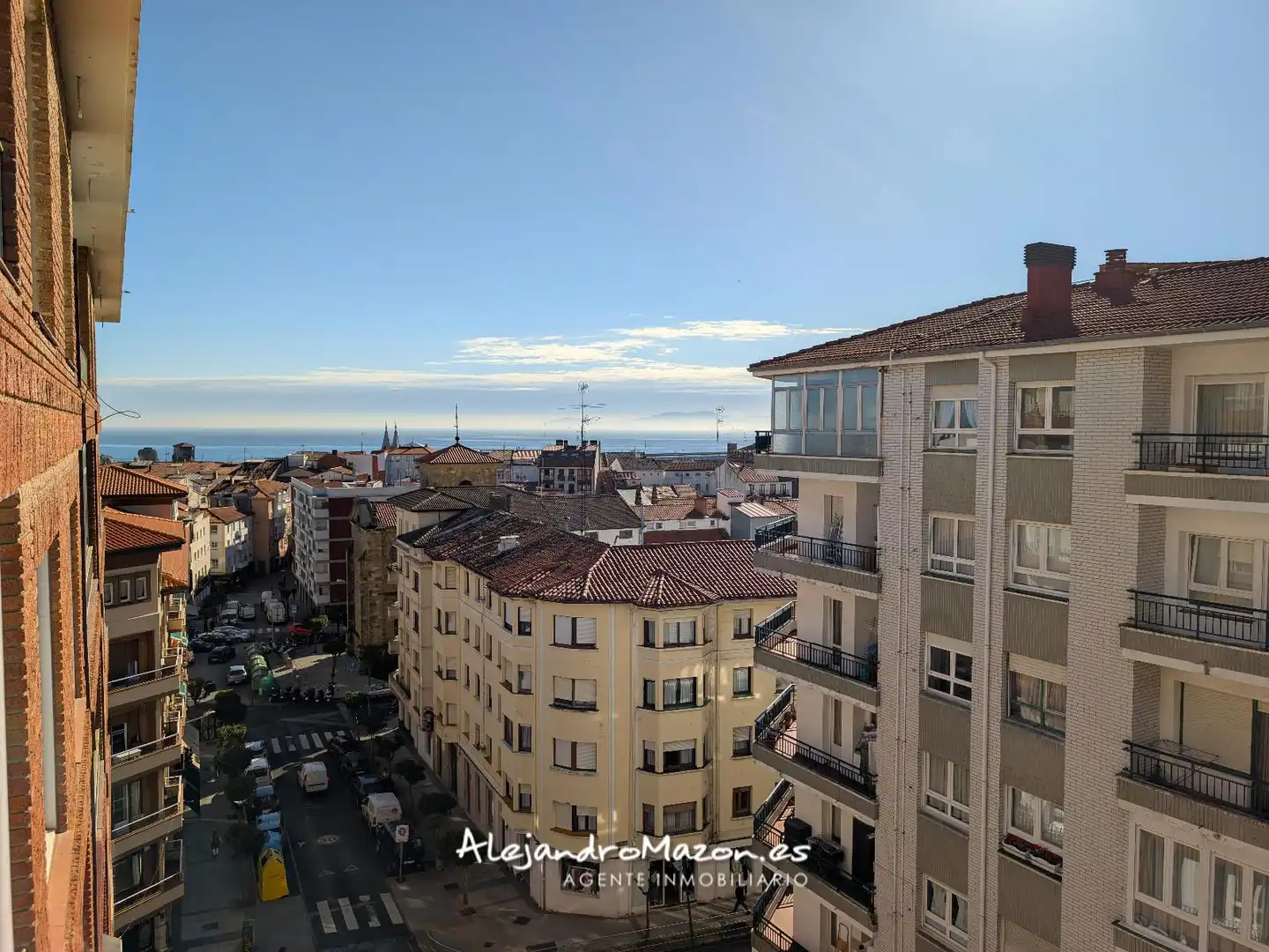 Vista exterior de Pis en venda en Castro-Urdiales amb Calefacció, Parquet i Terrassa