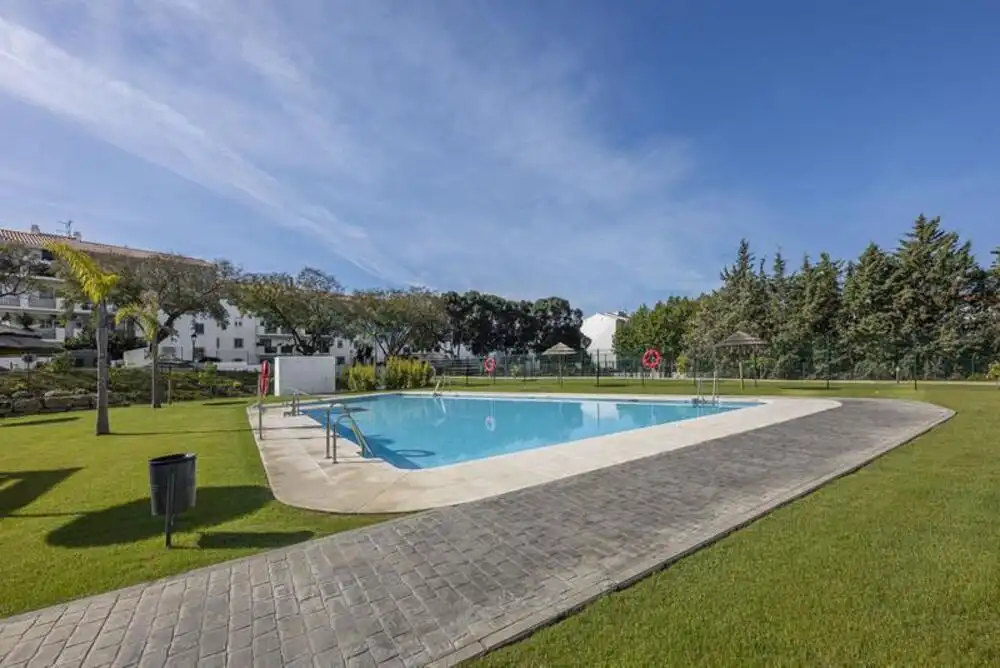 Schwimmbecken von Wohnungen zur Miete in Selwo