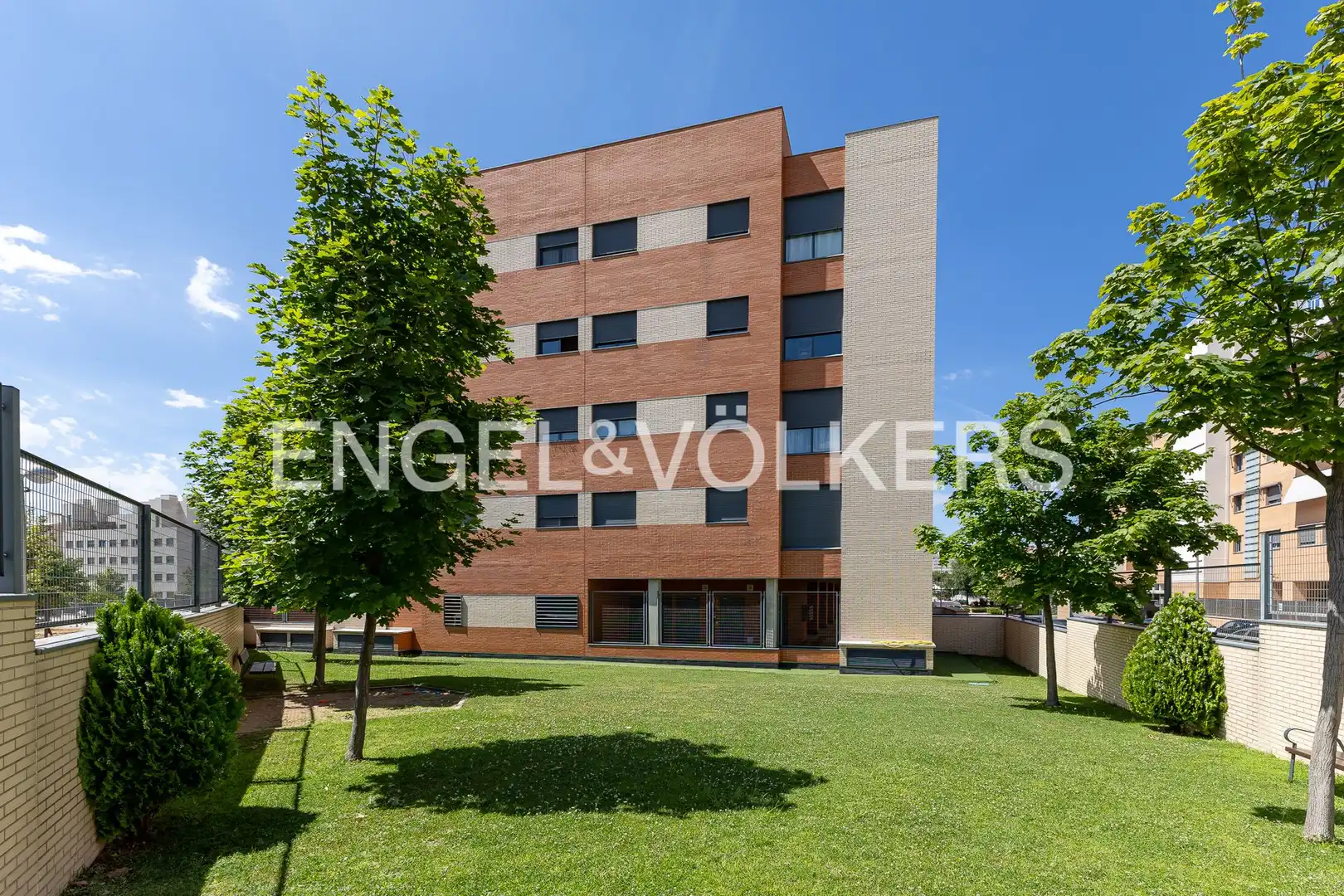 Exterior view of Flat for sale in Madrid  with Air Conditioner, Heating and Storage room