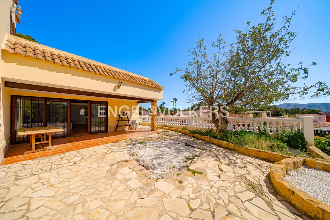 Vista exterior de Casa o chalet en venta en La Nucia con Aire acondicionado, Jardín privado y Piscina