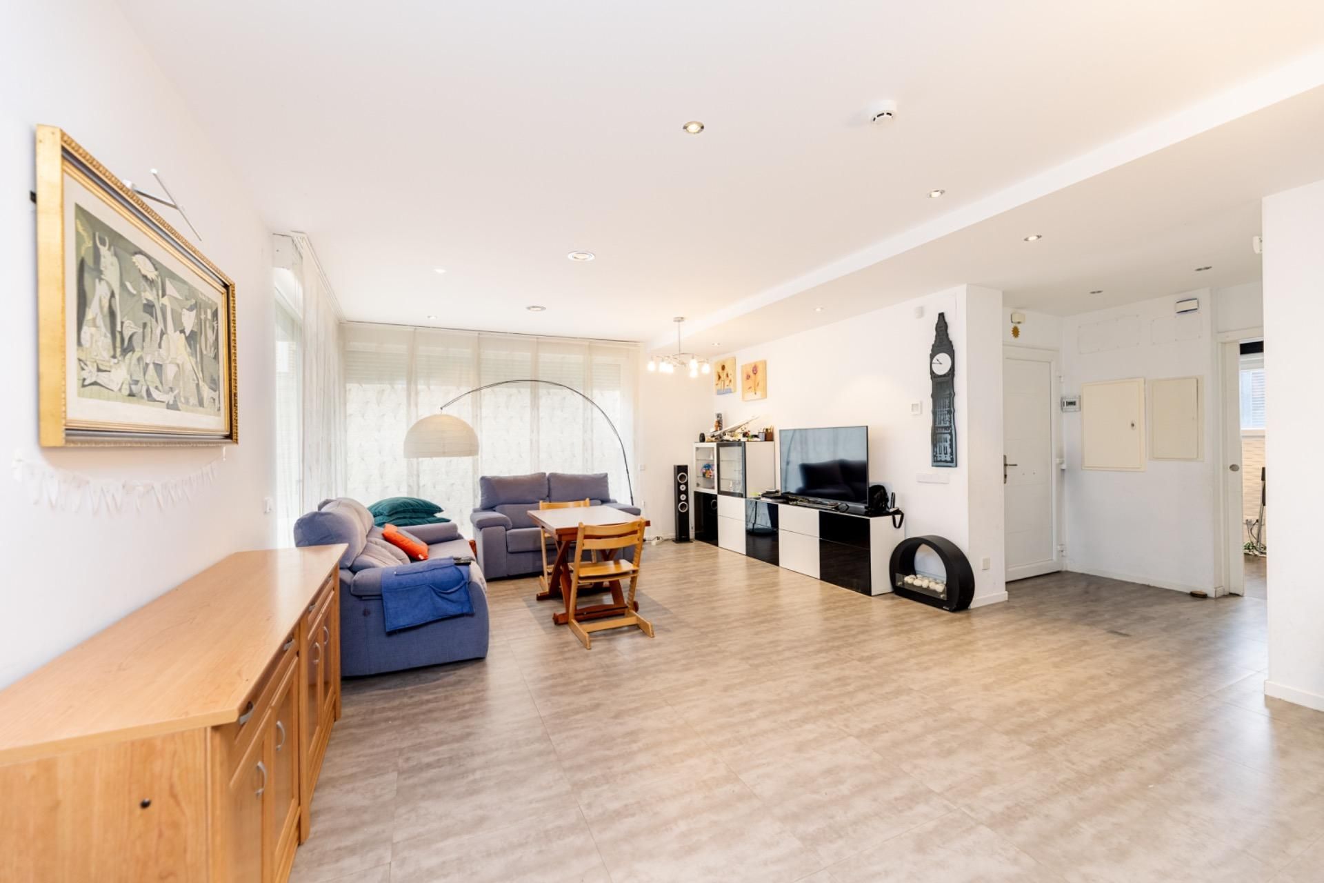 Sala d'estar de Casa adosada en venda en Moralzarzal amb Aire condicionat, Jardí privat i Terrassa