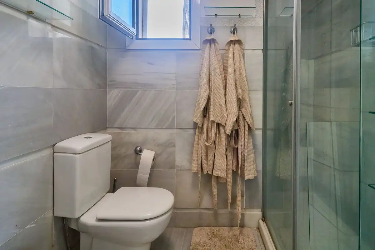 Baño de Casa adosada en venta en Marbella con Aire acondicionado, Jardín privado y Terraza