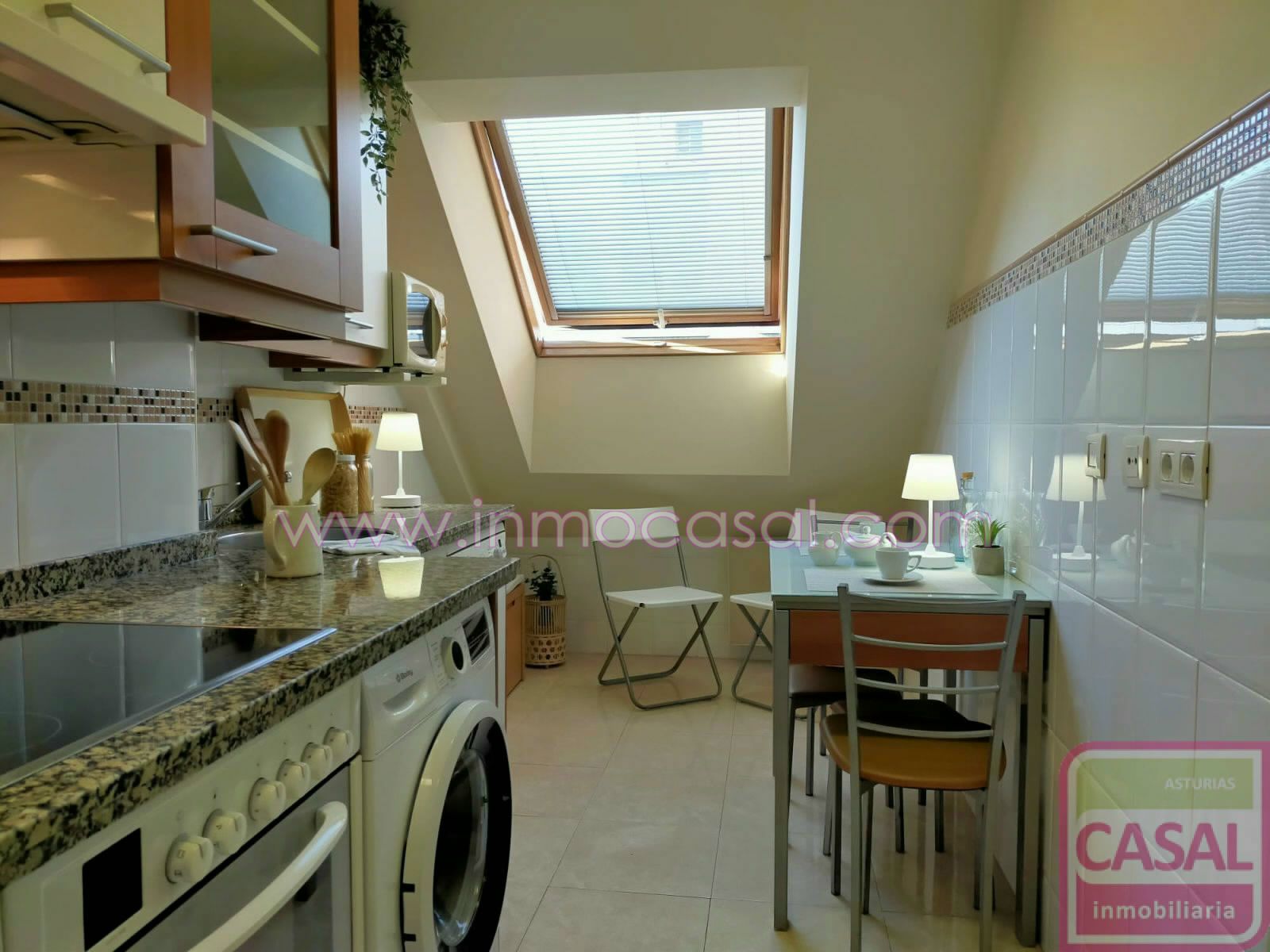 Cocina de Piso de alquiler en Gijón  con Trastero y Amueblado