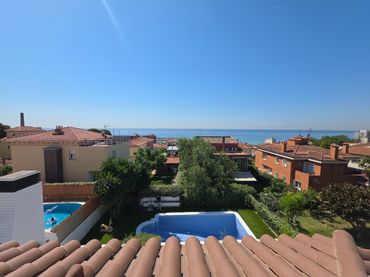 Detached house with pool for sale in Carrer Navarra