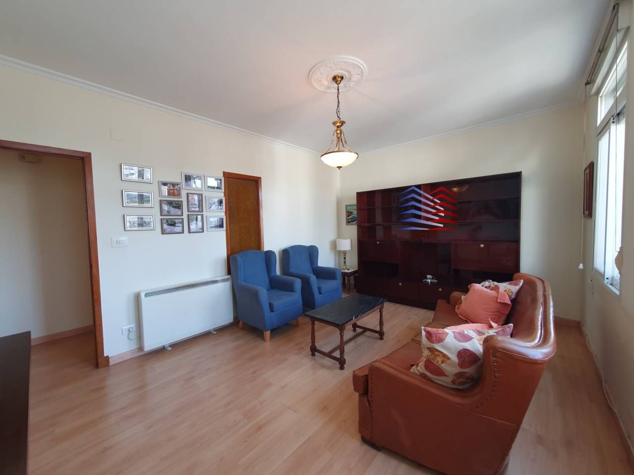 Sala d'estar de Apartament de lloguer en Ourense Capital  amb Calefacció, Parquet i Moblat