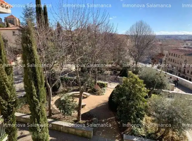 Jardín de Dúplex de alquiler en Salamanca con Calefacción y Amueblado