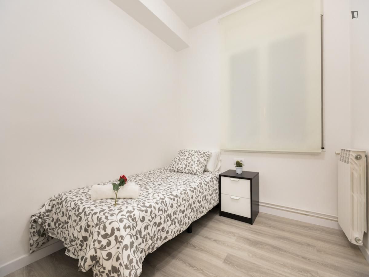 Dormitori de Apartament de lloguer en  Barcelona Capital amb Calefacció, Moblat i Forn