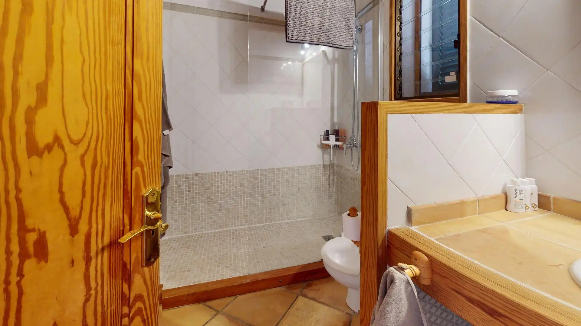 Bathroom of Country homes for rent in Costitx  with Air Conditioner, Heating and Private garden