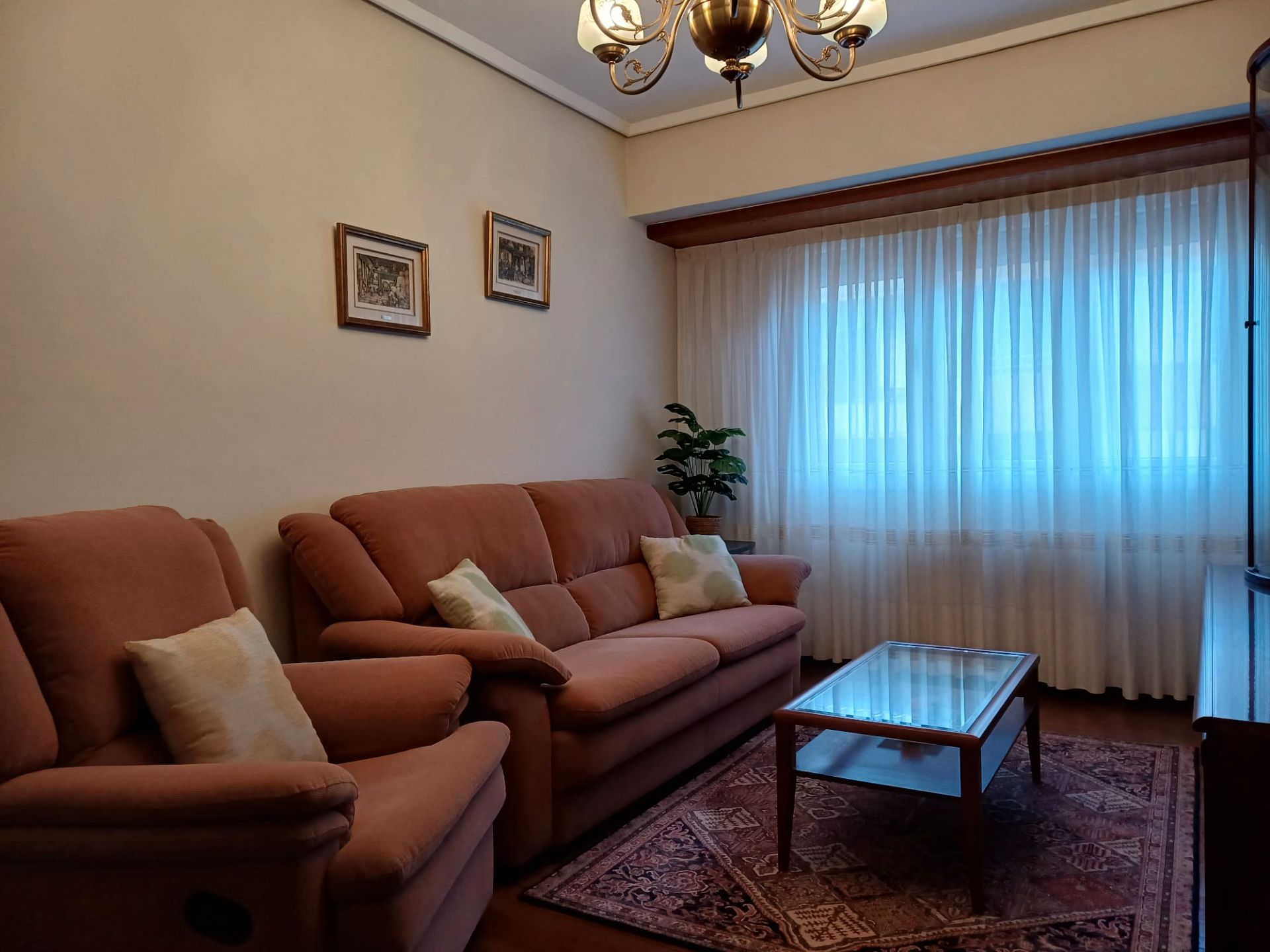 Sala d'estar de Pis de lloguer en Bilbao  amb Calefacció i Moblat