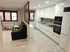Cuina de Pis de lloguer en Gijón  amb Calefacció, Parquet i Moblat