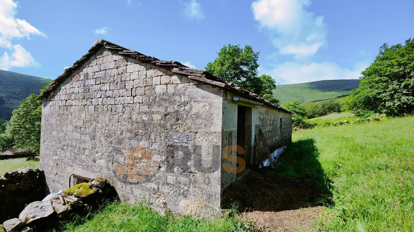 Casa rústica en venta en Vegaloscorrales, imagen 2