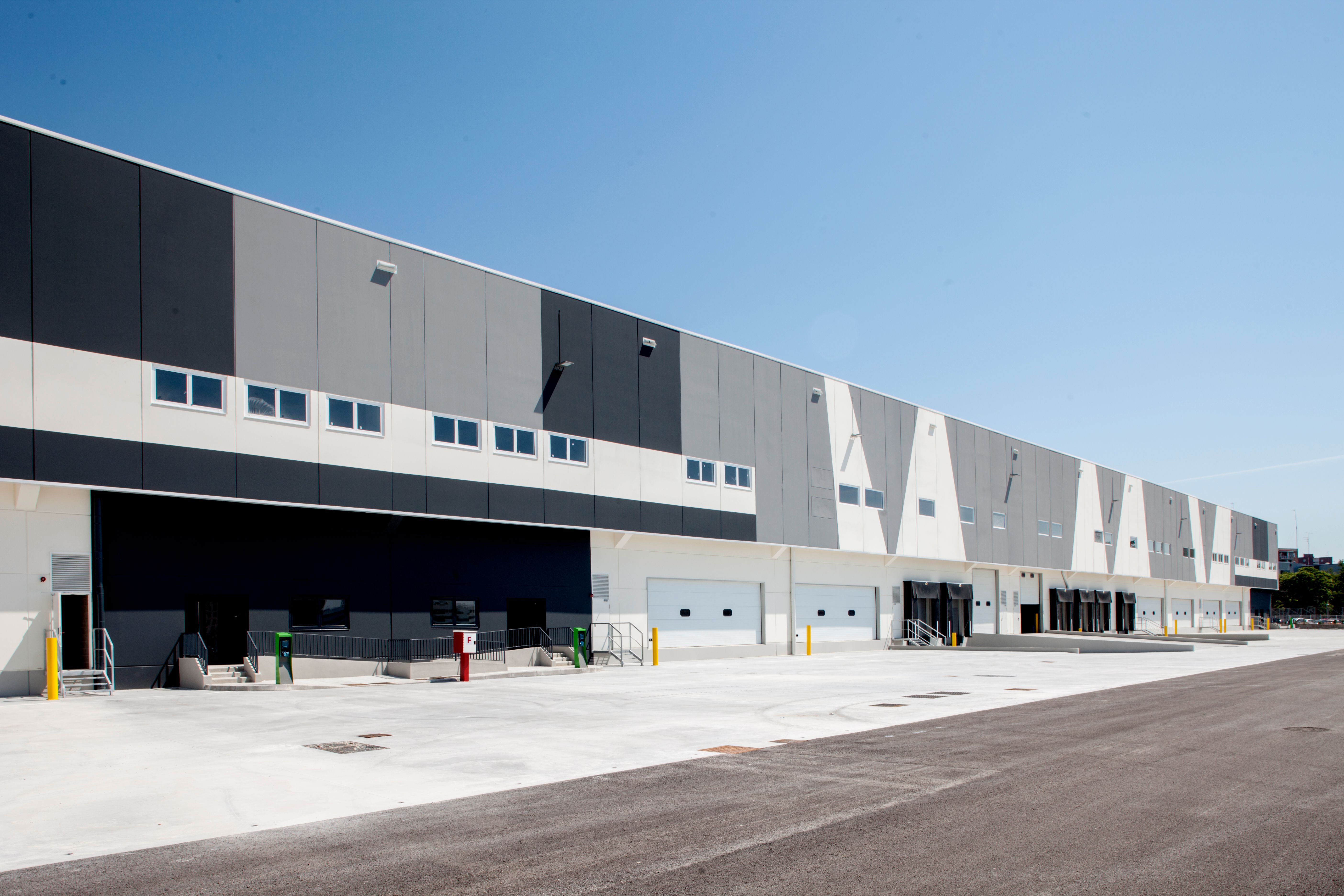 Exterior view of Industrial buildings to rent in  Madrid Capital  with Heating and Alarm