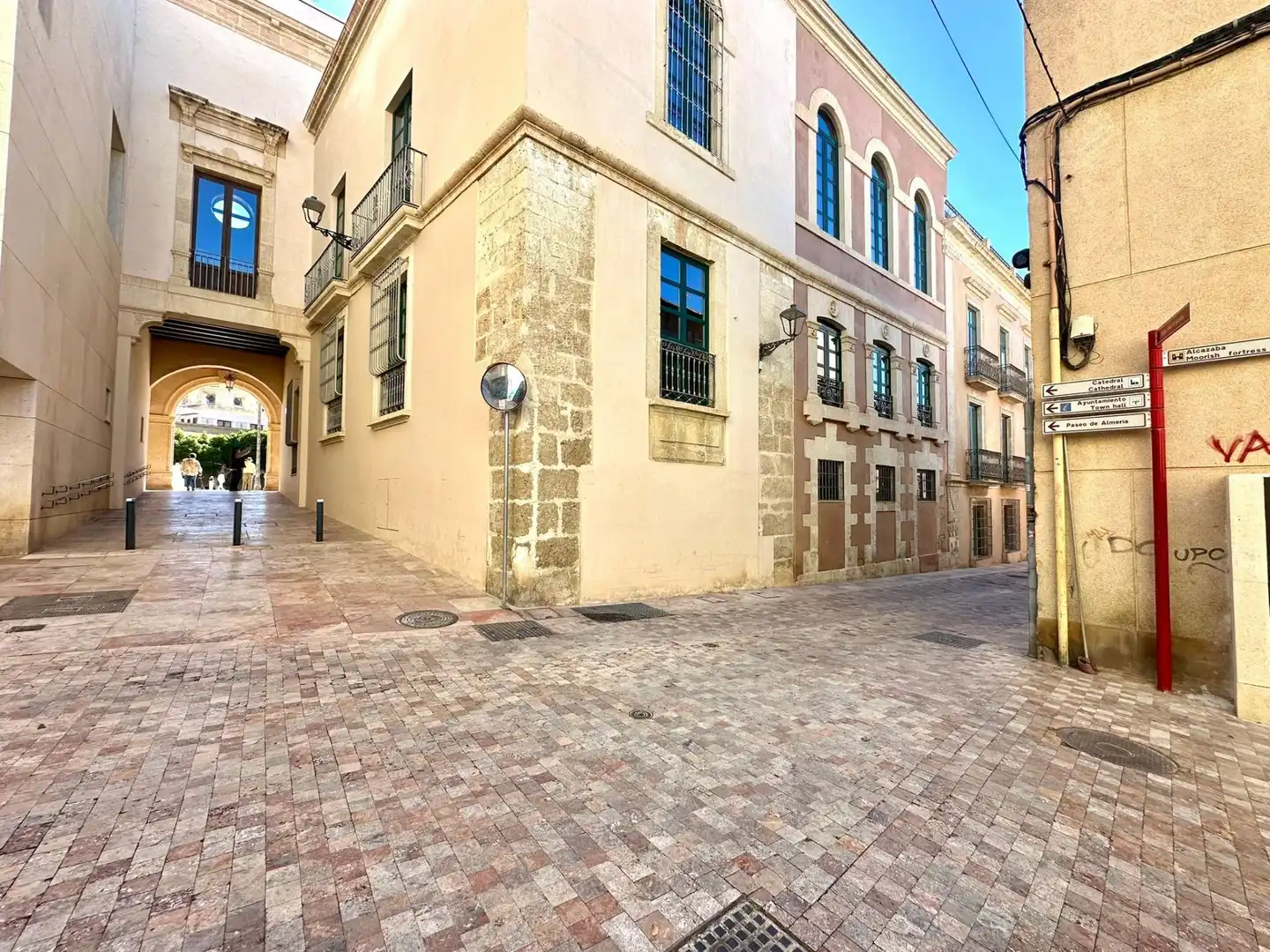 Vista exterior de Piso en venta en Almería con Terraza