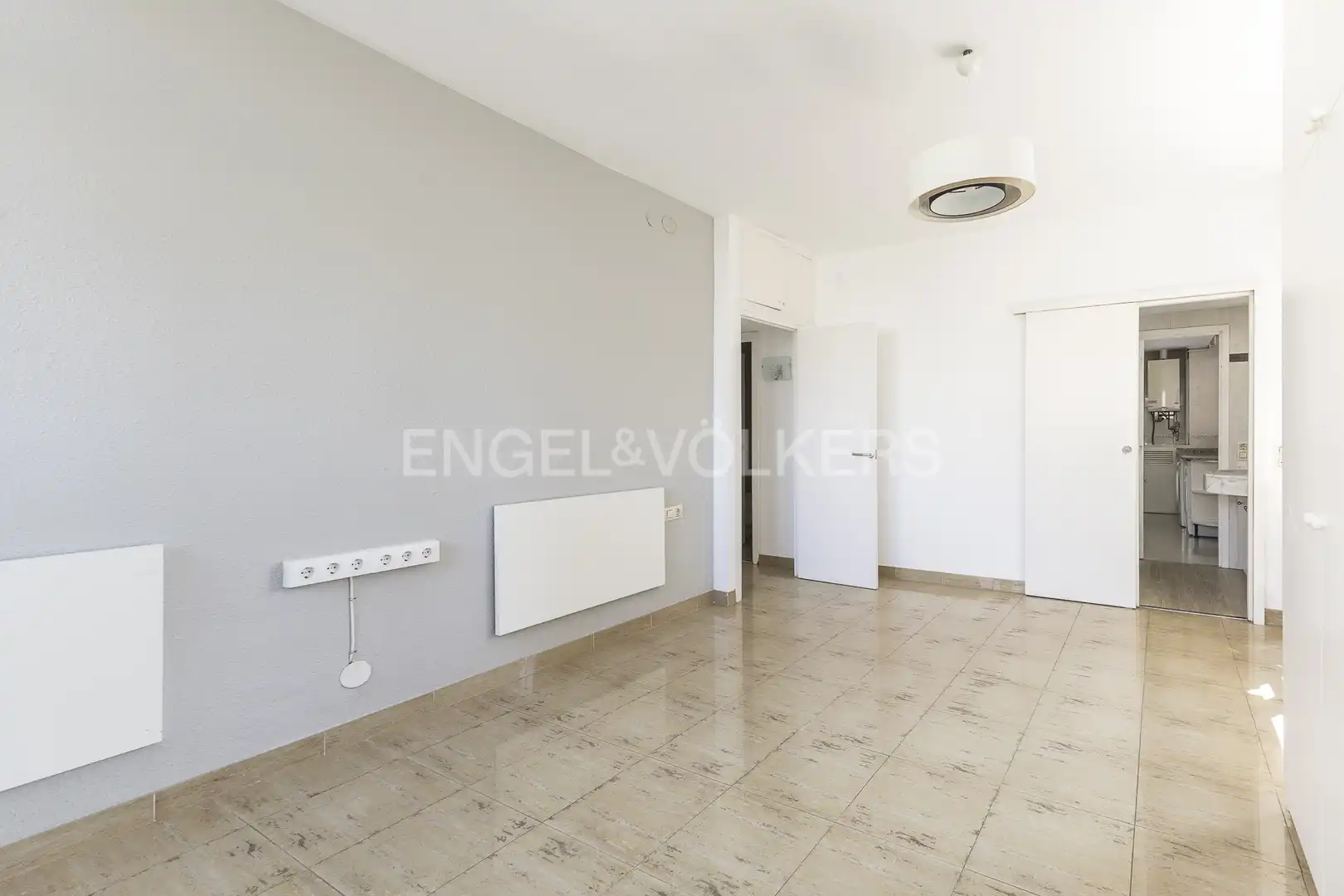 Piso en venta en Barcelona con Calefacción y Parquet