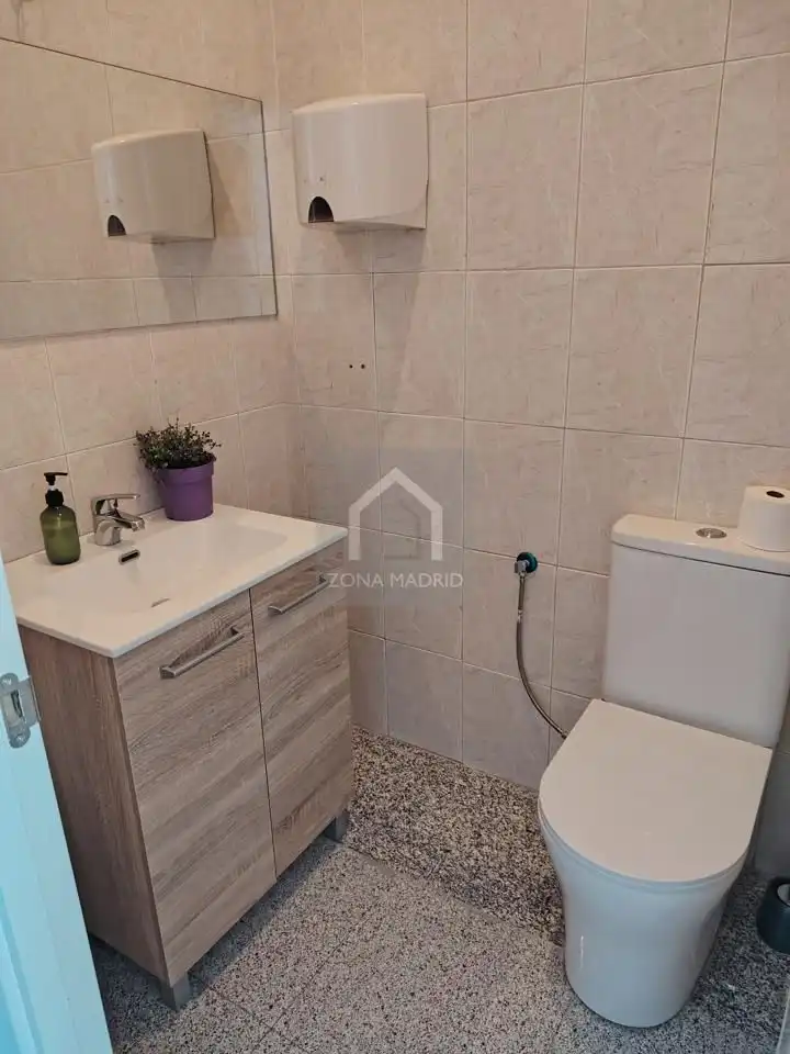 Bany de Planta baixa per a compartir en Madrid amb Aire condicionat i Moblat