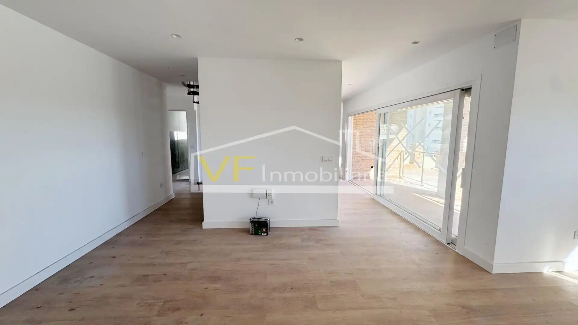 Sala d'estar de Dúplex en venda en Torremolinos amb Jardí privat, Terrassa i Traster
