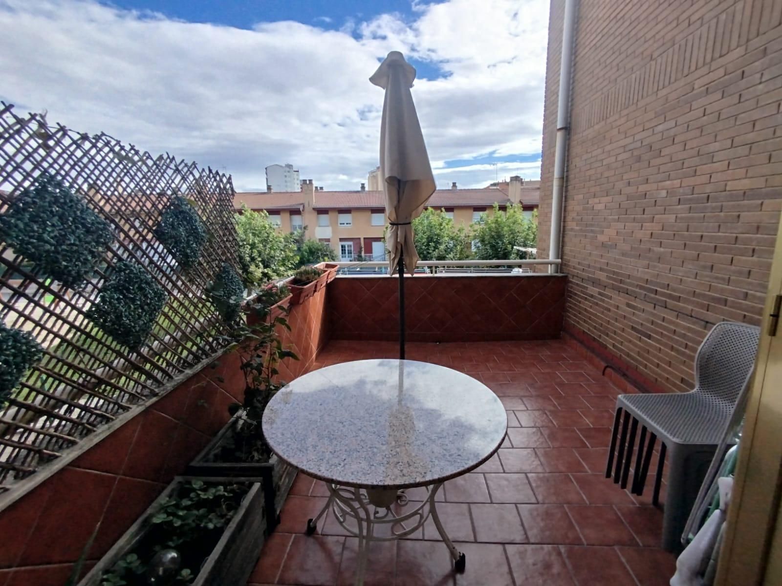 Terrace of Single-family semi-detached for sale in San Andrés del Rabanedo  with Heating, Private garden and Terrace