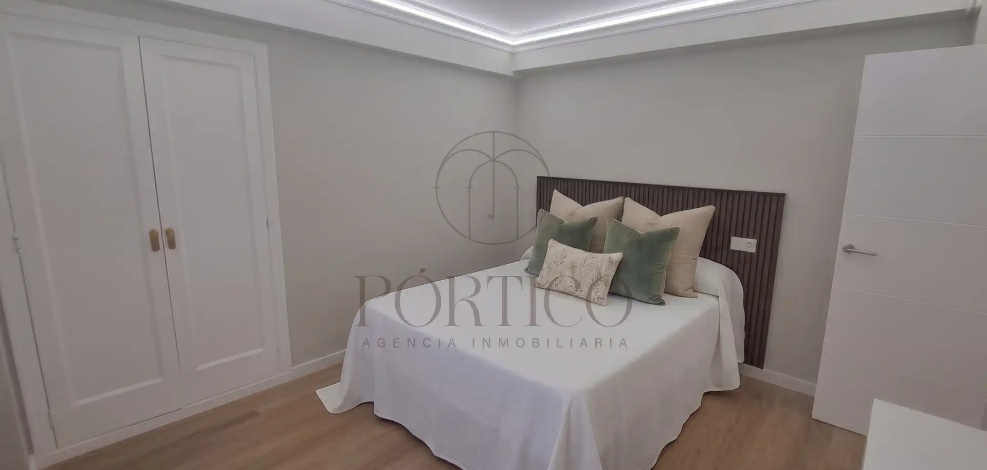 Habitación de Apartamento de alquiler en Vigo  con Calefacción y Amueblado