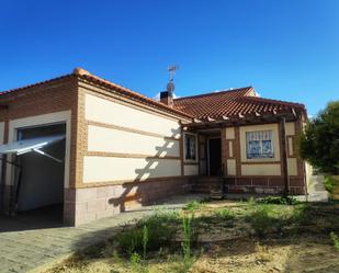 Exterior view of Single-family semi-detached for sale in Villamiel de Toledo  with Air Conditioner and Terrace