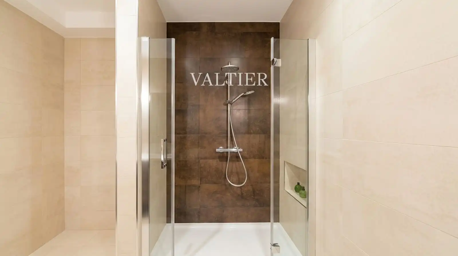 Bathroom of Flat for rent in Madrid  with Air Conditioner