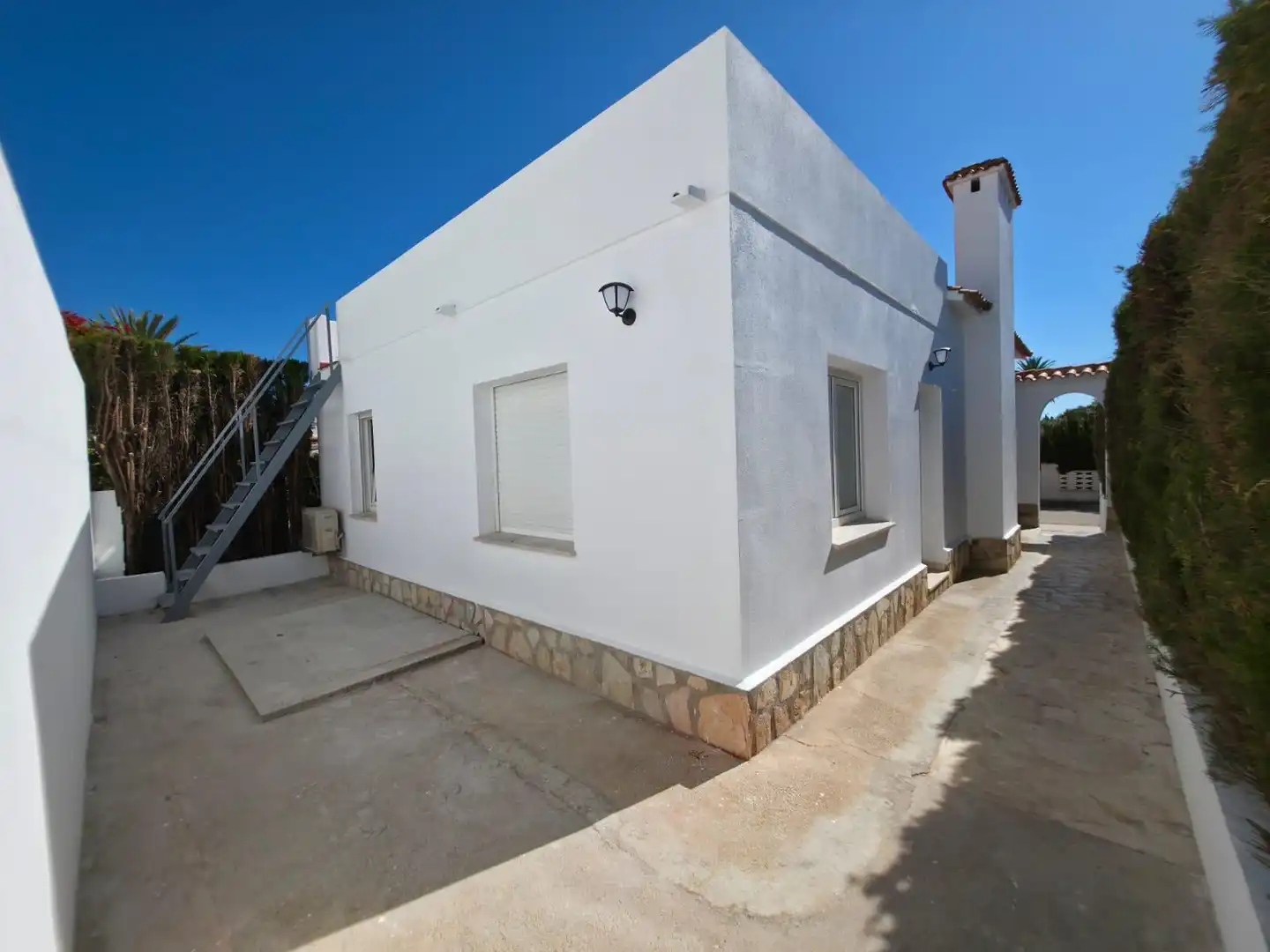 Casa aparellada amb jardí en venda a Las Marinas / Les Marines, imagen 13