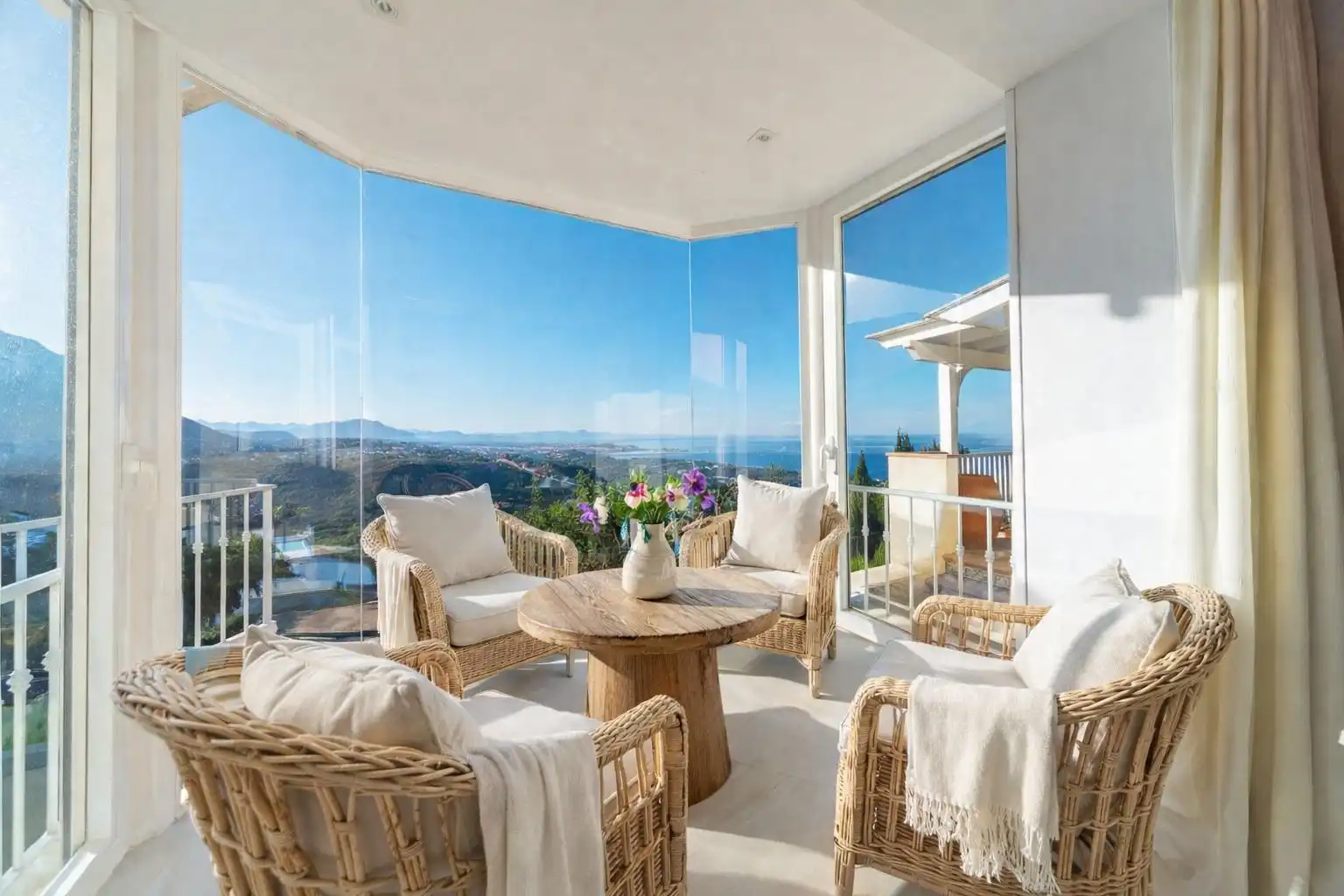 Villa mit Pool zum Verkauf in Las Rotas / Les Rotes