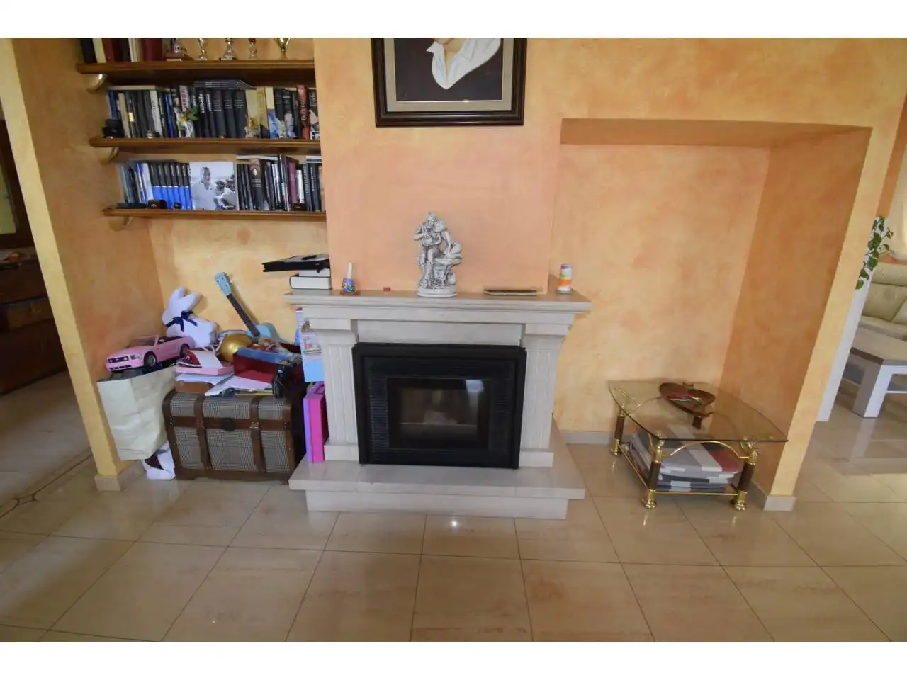 Sala d'estar de Casa o xalet en venda en León Capital  amb Calefacció, Parquet i Terrassa