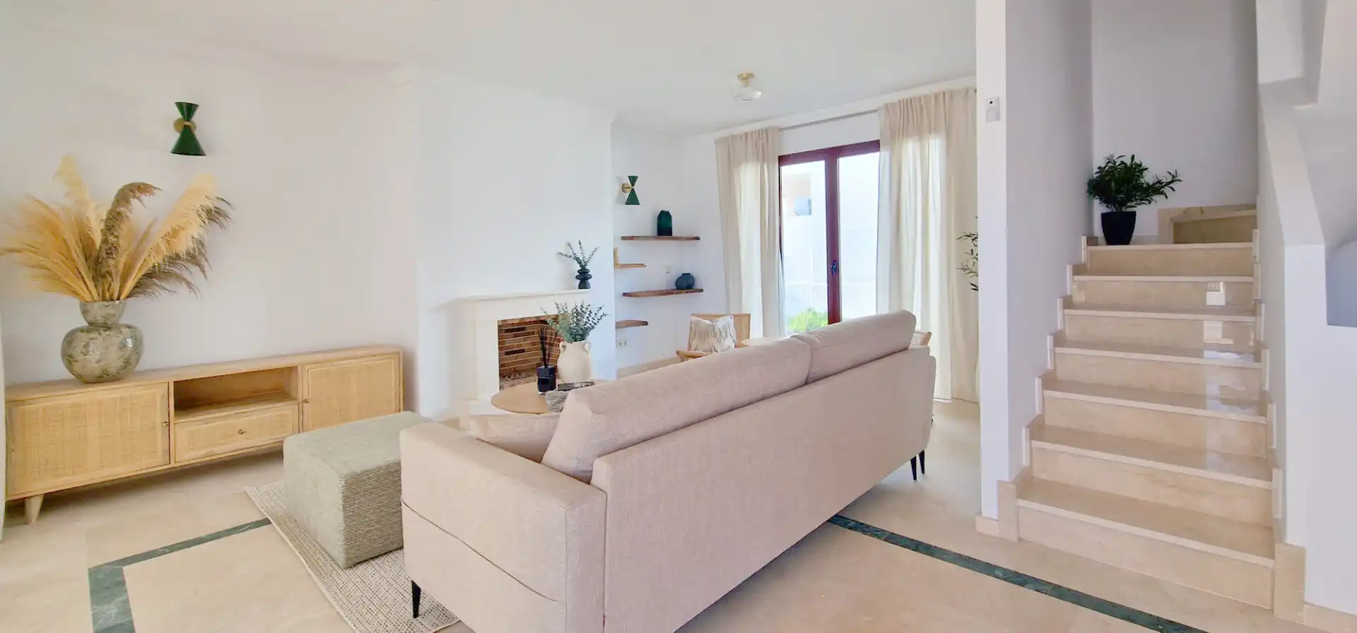 Sala de estar de Casa adosada en venta en Casares con Jardín privado, Terraza y Trastero