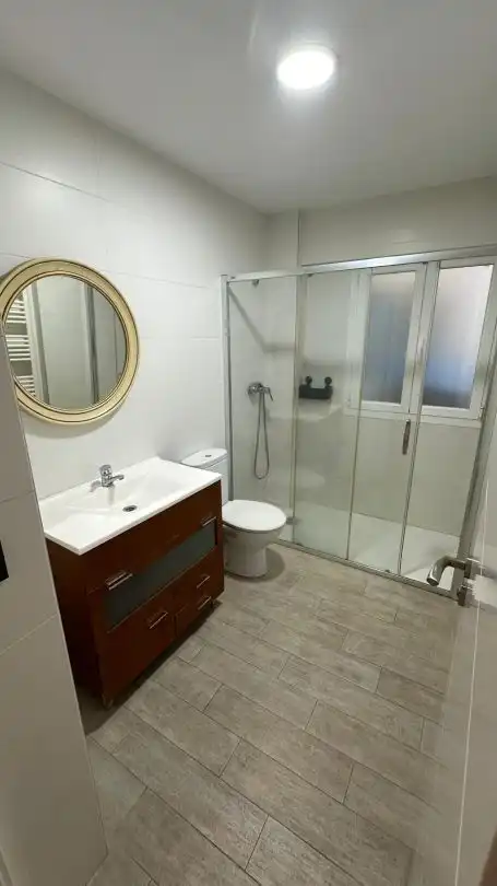 Badezimmer von Wohnung zum Verkauf in Vitoria - Gasteiz mit Heizung, Parkett und Möbliert