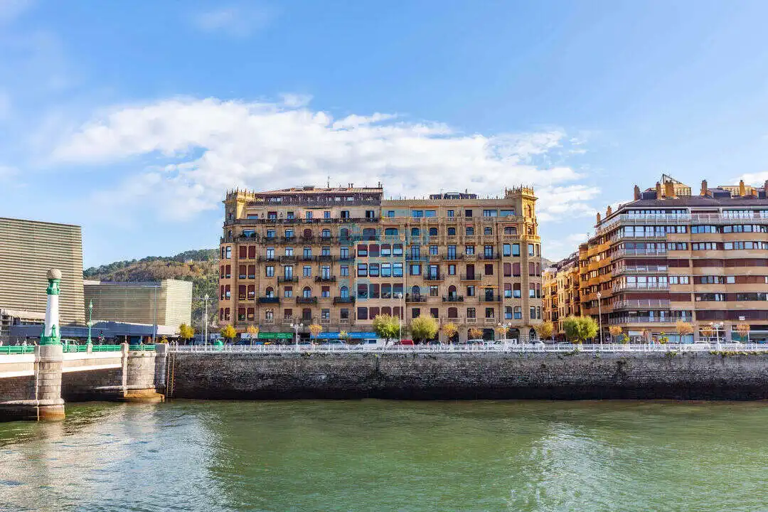Exterior view of Flat for rent in Donostia - San Sebastián   with Heating