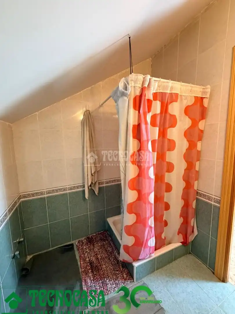 Baño de Casa adosada en venta en Albarreal de Tajo con Aire acondicionado y Jardín privado