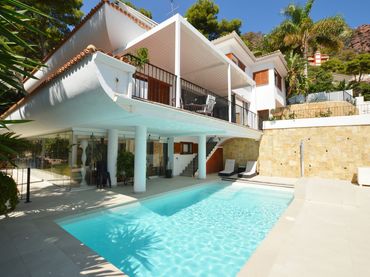 Detached house with balcony for sale in Alfinach - Los Monasterios