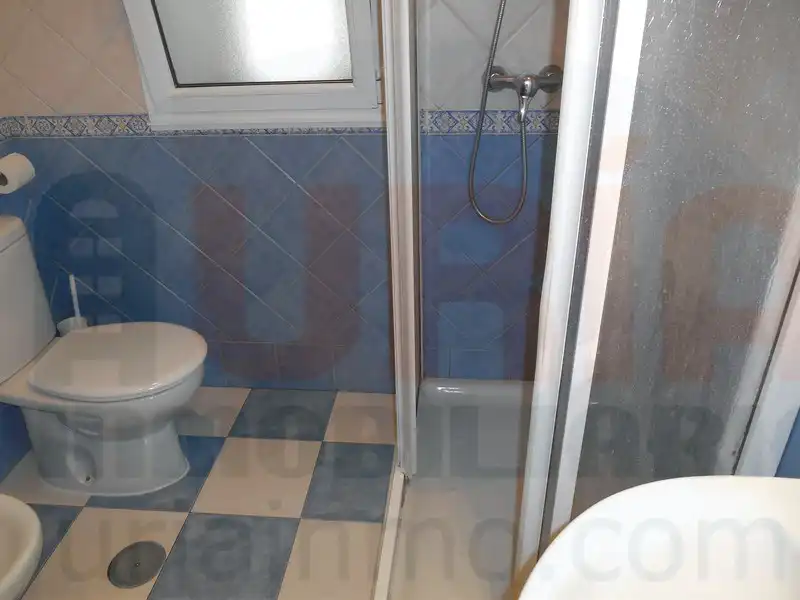 Baño de Piso en venta en Oviedo  con Calefacción, Trastero y Amueblado