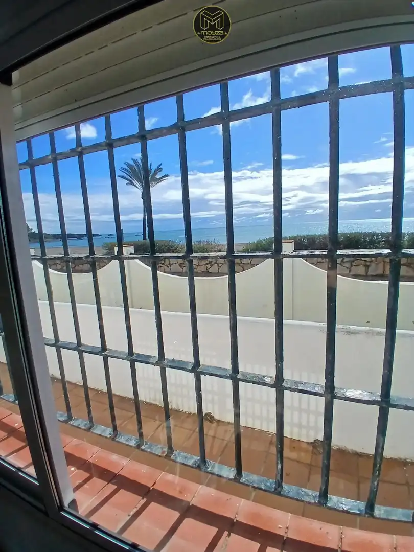 Vista exterior de Casa adosada de alquiler en Casares
