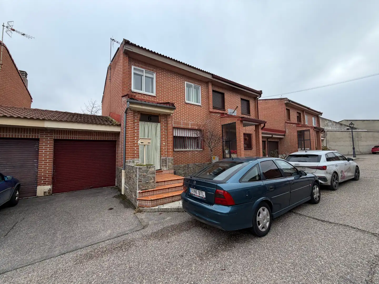 Vista exterior de Casa adosada en venta en Olmedo con Calefacción, Trastero y Amueblado