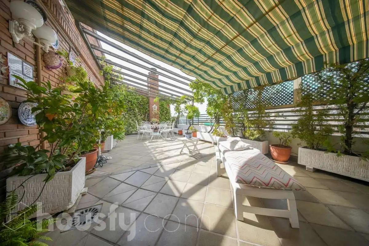 Piso con jardín en venta en Calle Fernando el Católico .