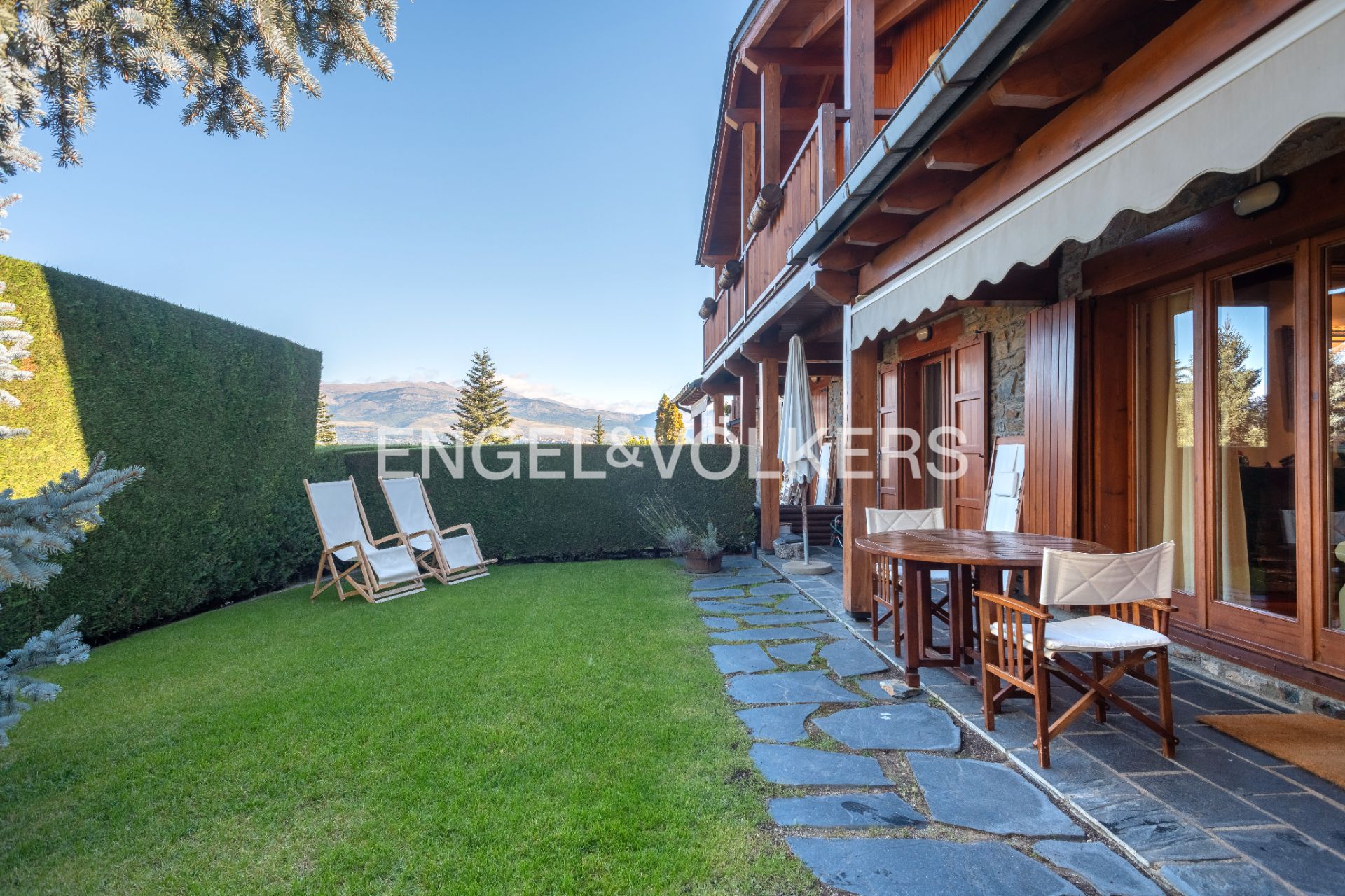 Terrassa de Casa adosada en venda en Fontanals de Cerdanya amb Calefacció, Jardí privat i Parquet
