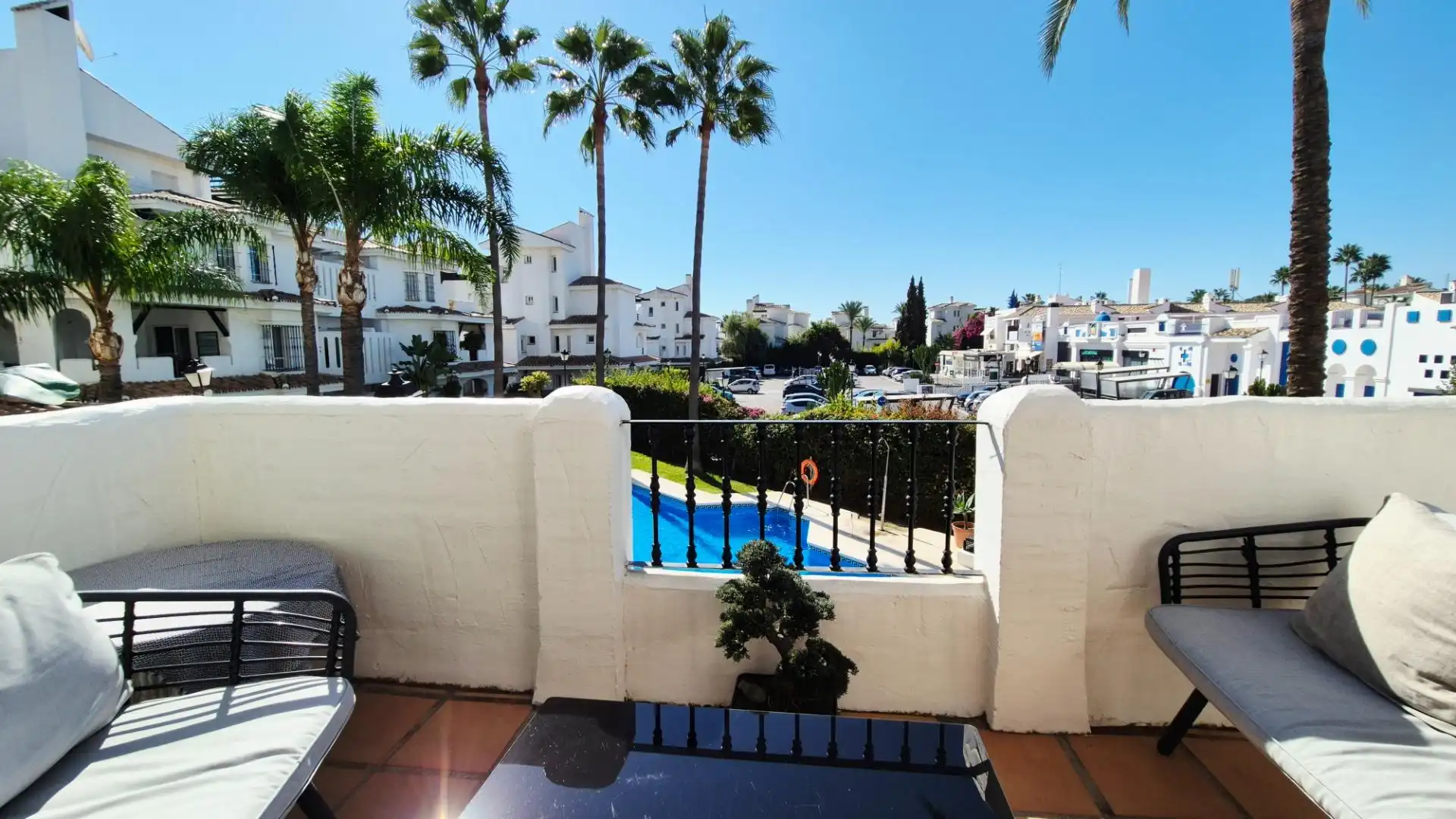 Vista exterior de Apartament en venda en Nueva Andalucía