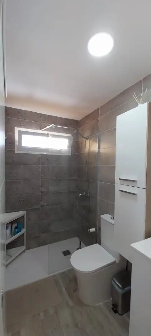 Bany de Apartament de lloguer en San Bartolomé de Tirajana amb Aire condicionat, Calefacció i Terrassa