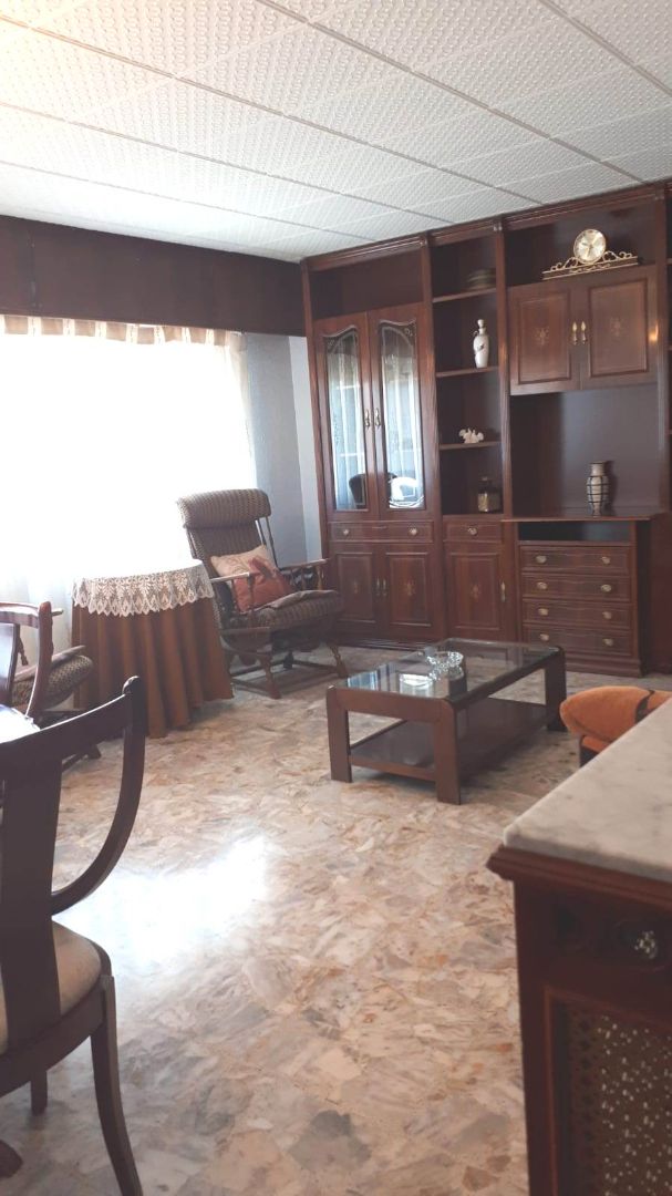 Living room of Flat to rent in  Zaragoza Capital  with Heating, Furnished and Oven