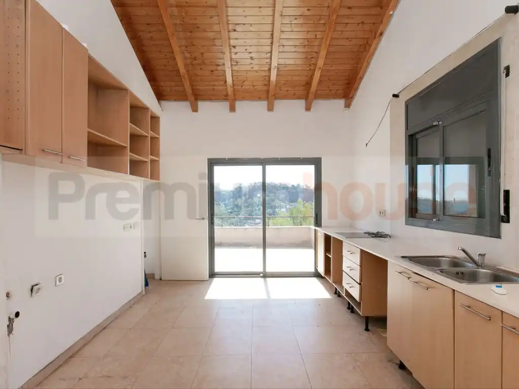 Sala d'estar de Casa o xalet en venda en Corbera de Llobregat, Barcelona